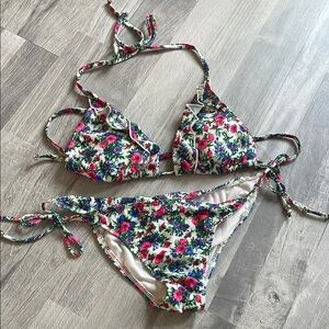 GUESS Floral Bikini Set